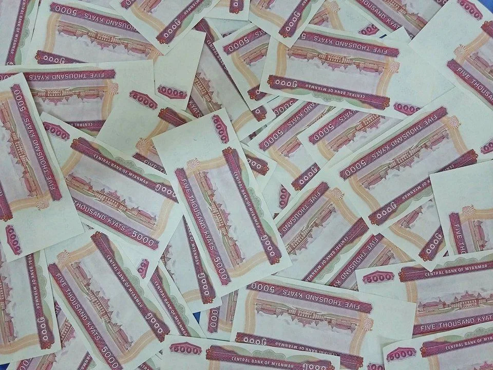 Dinero en Myanmar