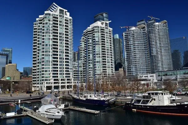 Condos en el Lakeshore de Toronto