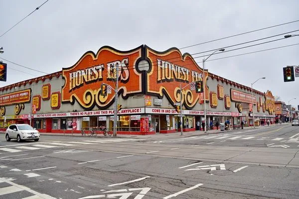 Grandes almacenes de gangas Honest Ed's, edificio mítico cerrado en diciembre de 2016