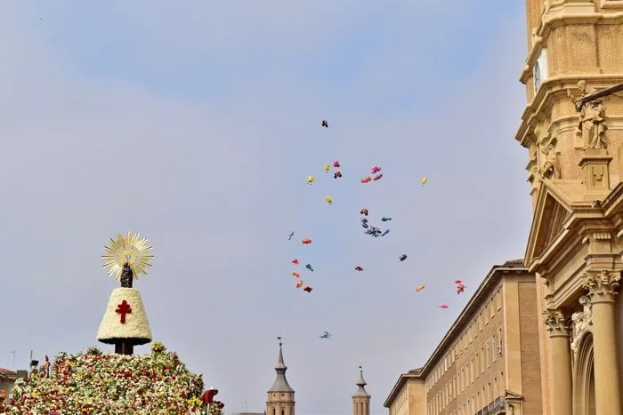 La Pilarica llena de flores en las Fiestas del Pilar