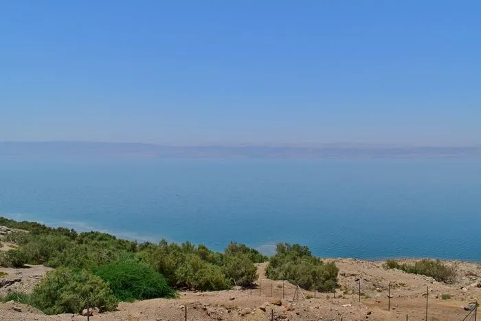 El mar Muerto, llamado así porque no hay peces en el. El punto más bajo de la tierra y el agua en la que más vas a flotar. Sin duda un lugar al que ir una vez en la vida.