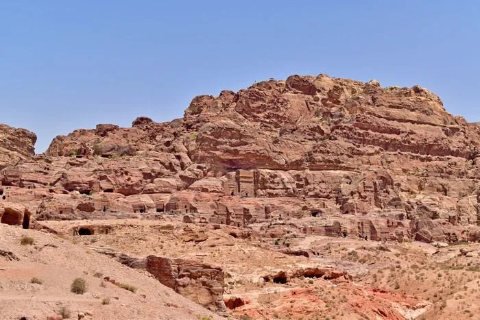 Tumbas esculpidas en la piedra de Petra