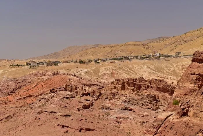 Asentamiento de Umm Sayhoun dónde el gobierno trasladó a los beduinos que vivían en las cuevas cuando Petra empezó a ser más turístico.