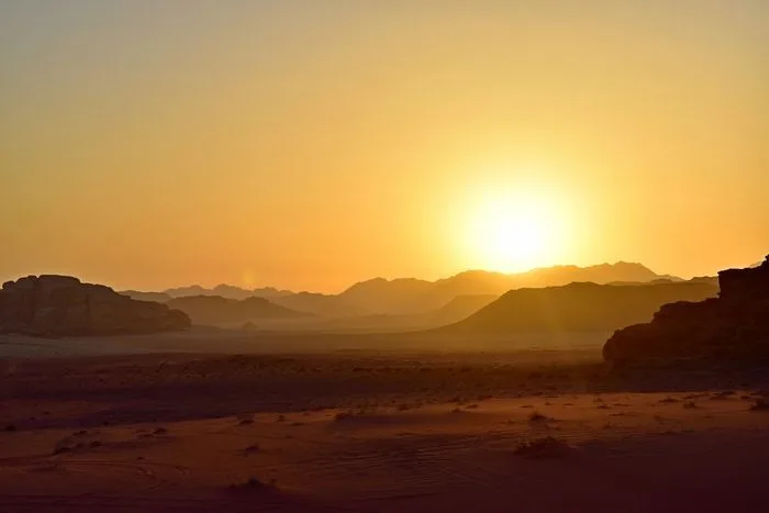 Los atardeceres de Wadi Rum son espectaculares desde cualquier sitio.