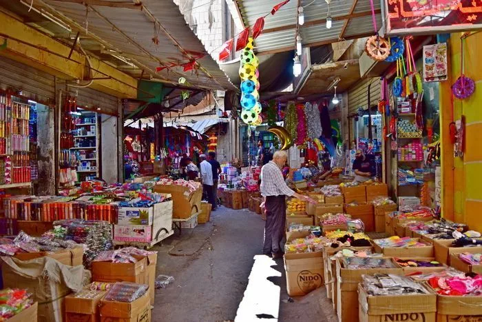 Zona del bazar dedicada a las tiendas de juguetes, porque aquí está todo sectorizado.