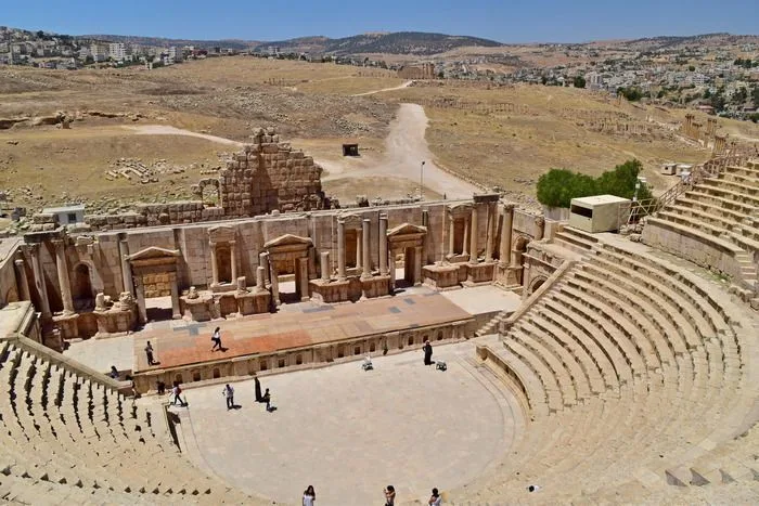 Uno de los dos teatros que tiene las ruinas roanas de la ciudad de Jerash