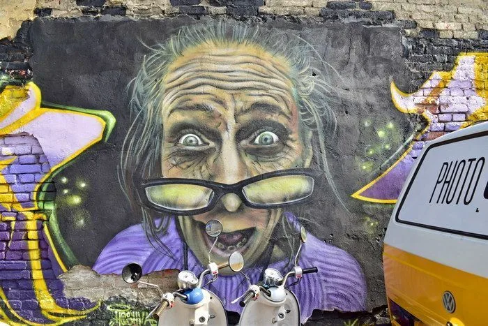 Graffiti a la entrada de Fabrika