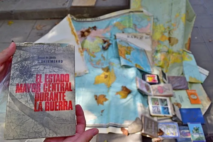 Libros en español que te encuentras en el mercadillo del puente seco