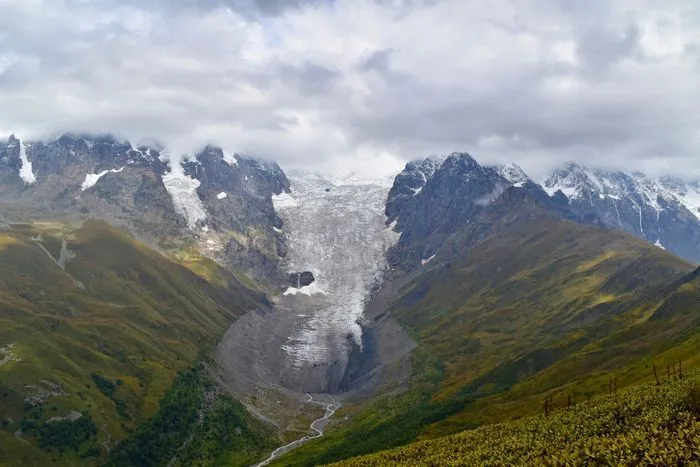 Momento en el paso cuando las vistas de despejaron y aparecieron dos magníficos glaciares