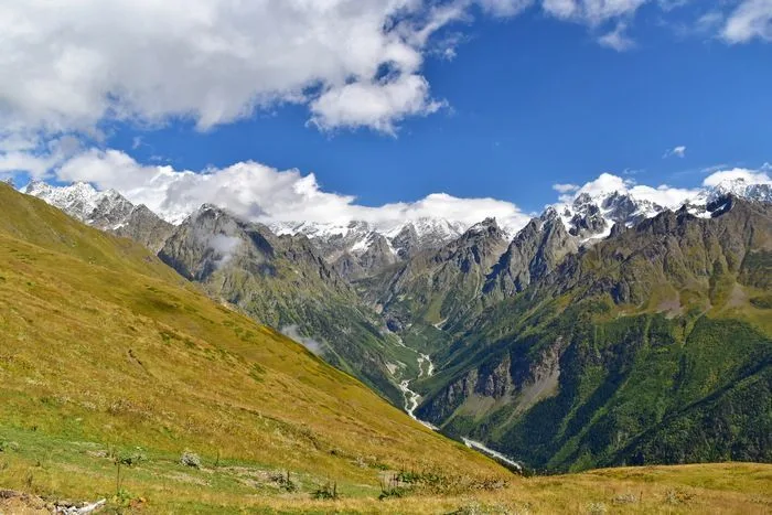 Vistas subiendo al lago Koruldi