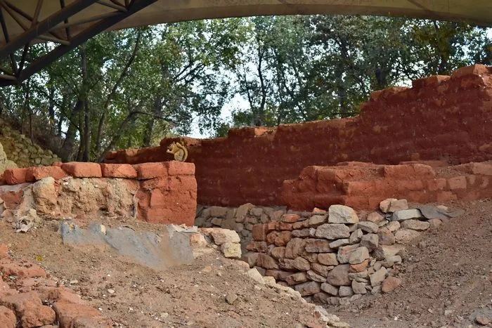 Ardillas en las riunas de Troya