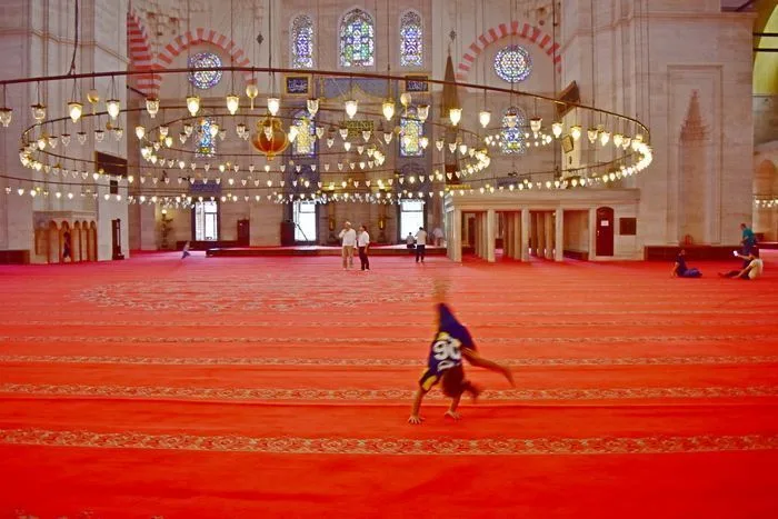 Interior de la mezquita Suleiman en Estambul.
