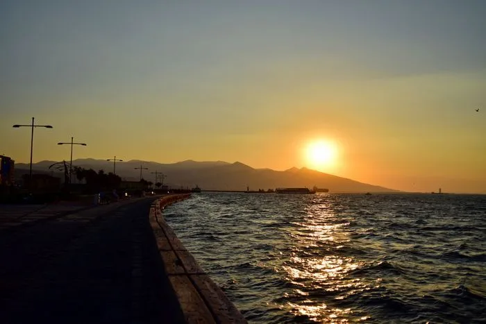 Atardecer en el paseo marítimo de Esmirna