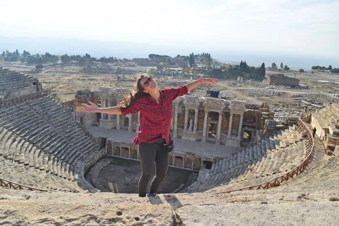 Haciendo el pavo en el teatro romano de Hierápolis