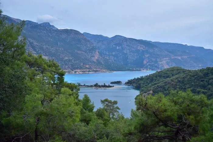 Playa de Ölüdeniz llegando andando desde Kayaköy