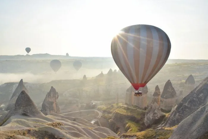 Amanecer con vuelo de globos desde el sunrise point de Göreme