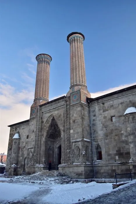 Madrasa de los minaretes gemelos