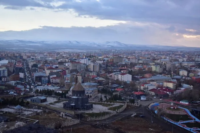 Vistas de la ciudad de Kars desde el castillo