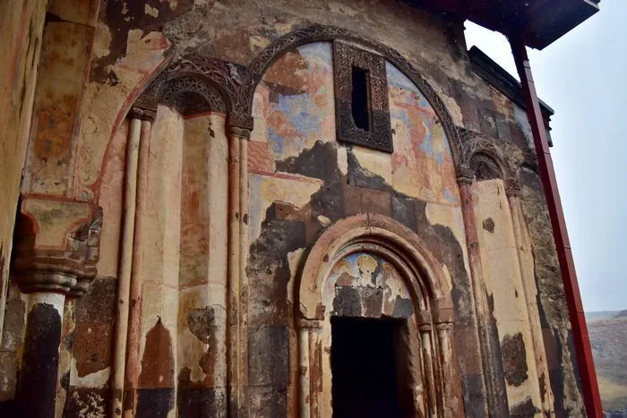 Fachada de la iglesia de San Gregorio de Tigran Honents