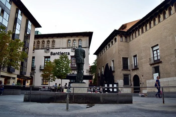 Plaza Ariño y sus palacetes aragoneses