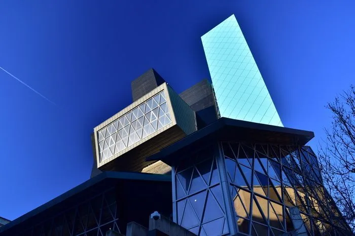 Museo de arte contemporáneo con la obra de Pablo Serrano.