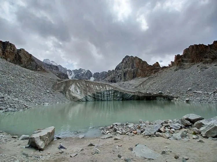Lago Bilim en el parque nacional de Ala Archa