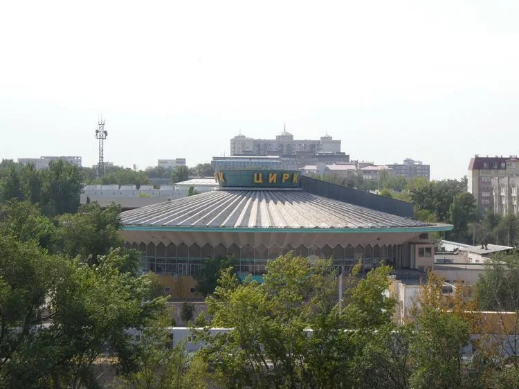 El edificio del circo de Biskek