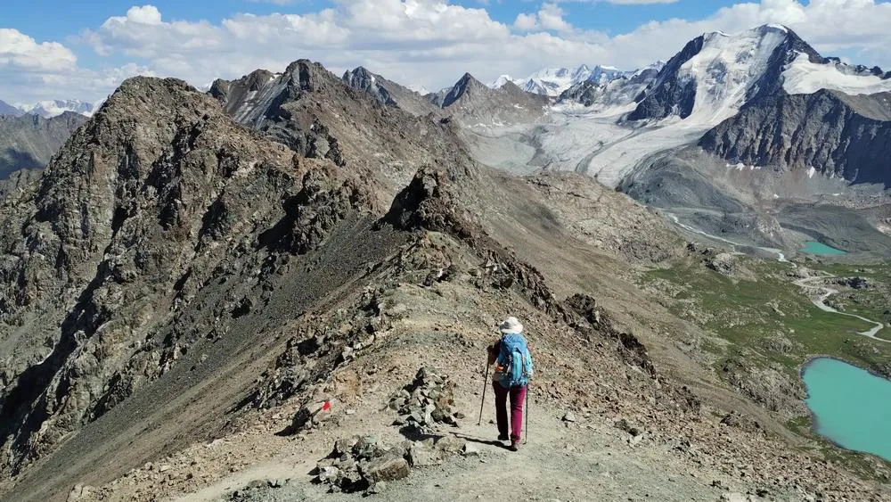 Paso Ala Kul en las montañas de Kirguistán. Simplemente IMPRESIONANTE!