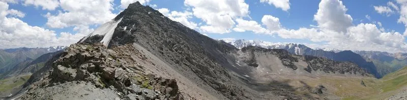 Impresionantes vistas desde lo alto del paso Ala Archa a 3890m de altitud.