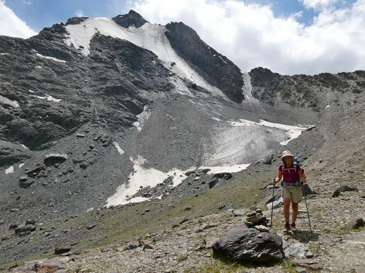 Bajando después de haber cruzado el primer paso a 4000m en las montañas de Kirguistán
