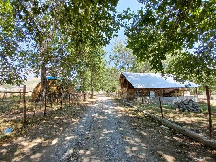 Salida del pueblo de Kyzylunkyur