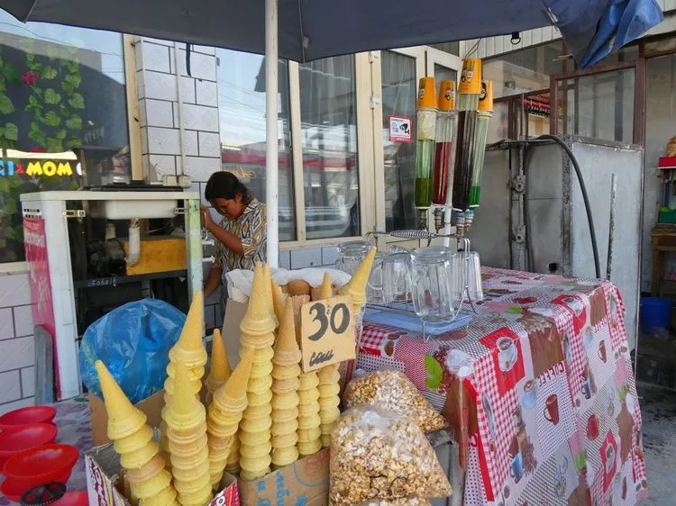 Helados y bebidas azucaradas en los bazares de Jalal-Abad