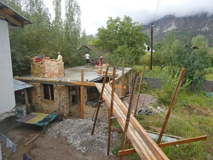 Ampliación de casa en Arslanbob
