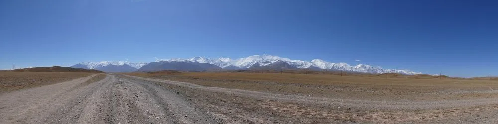 Vistas de la cordillera Alai