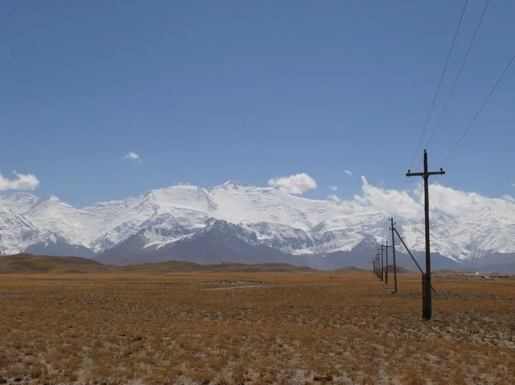 Pico Lenin desde el camino que lleva a los lagos Tulpar