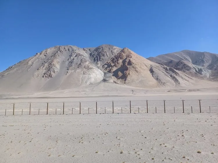 Kilómetros de valla en medio de la nada que separaba la antigua URSS de China
