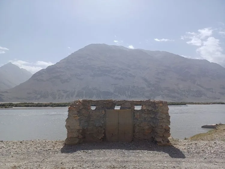 Puestos defensivos por toda la carretera del valle de Wakhan ya que al otro lado está Afganistán