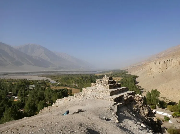 Estupa budista de Vrang y vistas del valle de Wakhan