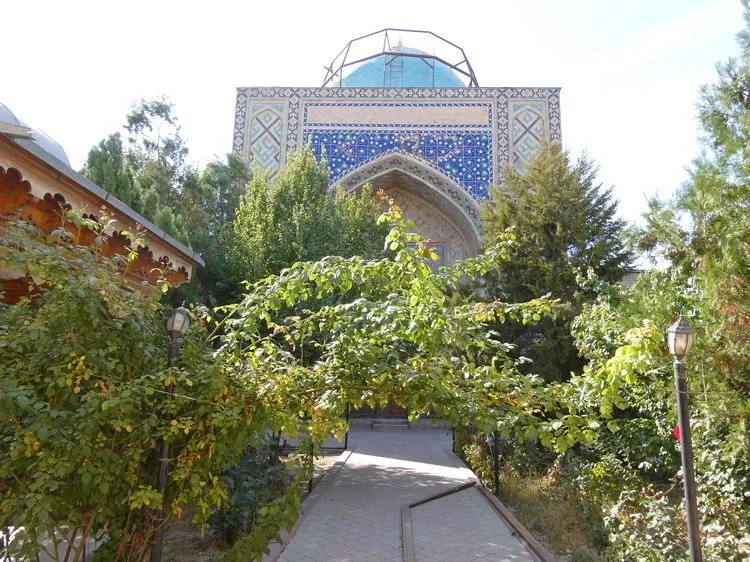 Madrasa Kok Ghumbaz