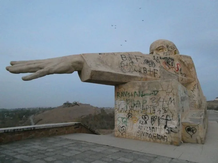 Busto gigante de Lenin