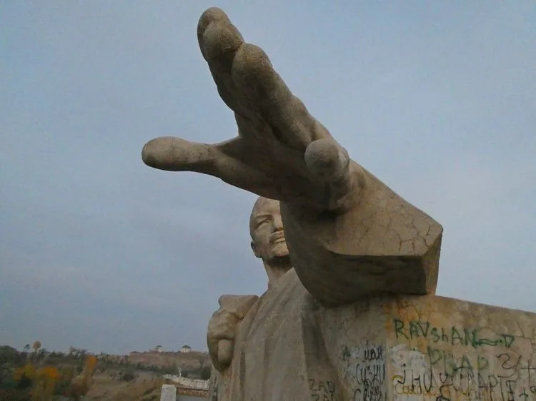 Busto gigante de Lenin