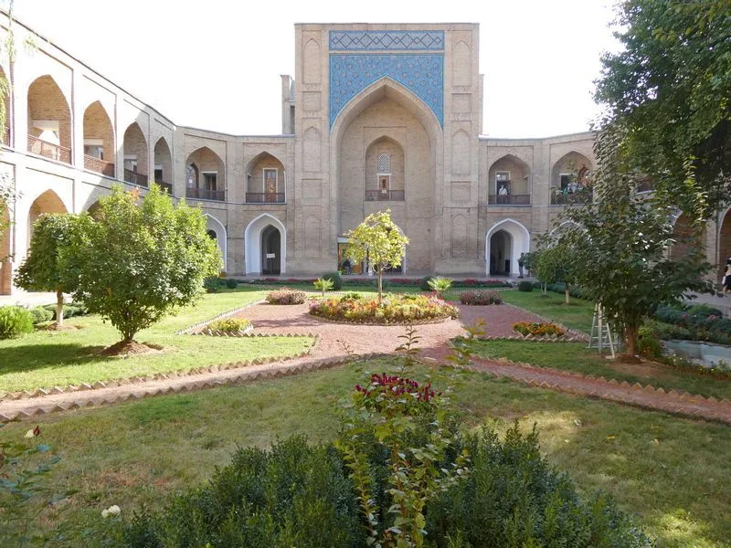 Interior de la Madraza Kulkedash