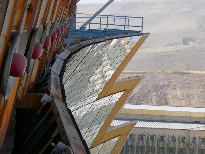 Desde arriba del horno solar de Uzbekistán