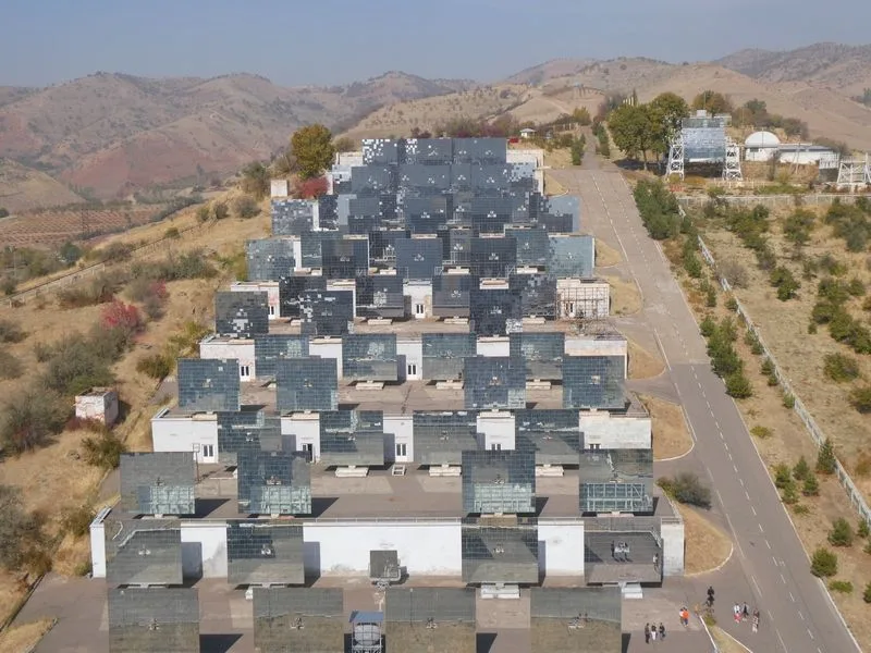 Los 62 heliostatos que reciben la luz solar