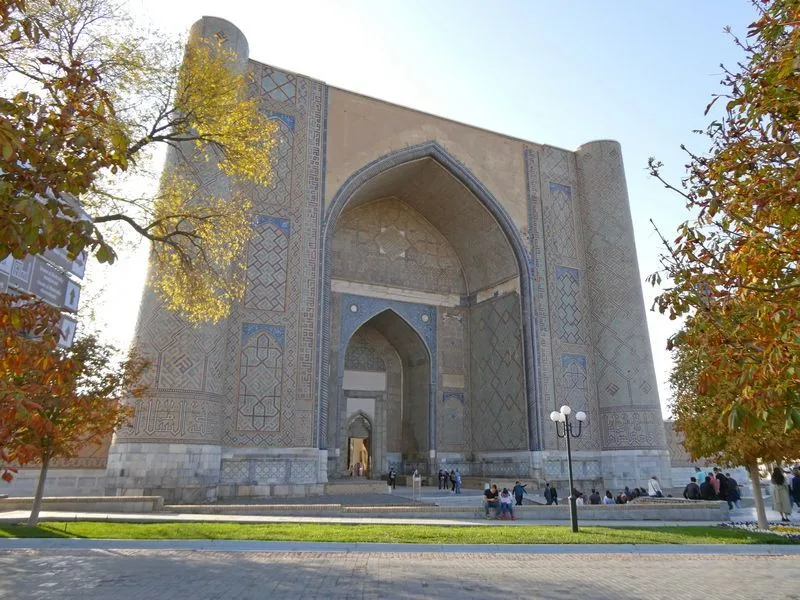 Fachada del mausoleo Bibi-Khanyn