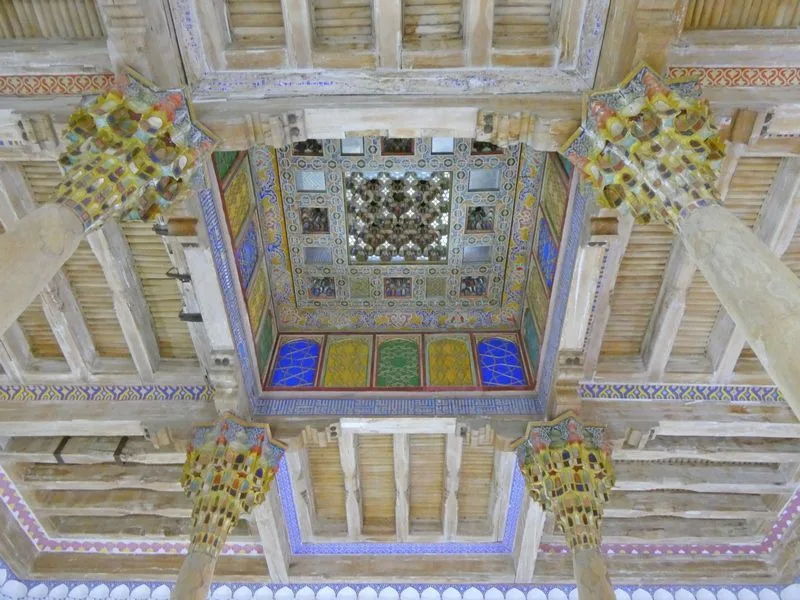 Interior de la mezquita de los viernes