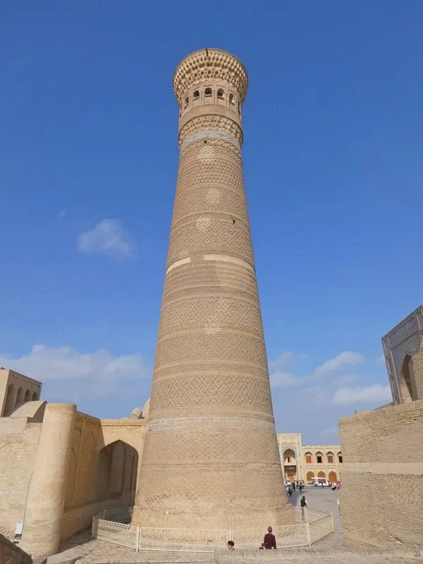 Mocárabes a la entrada de la madraza Abdul Aziz Khan