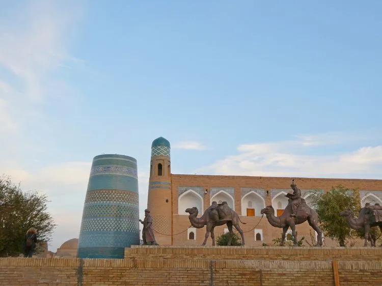 Caravanas de camellos en Jiva