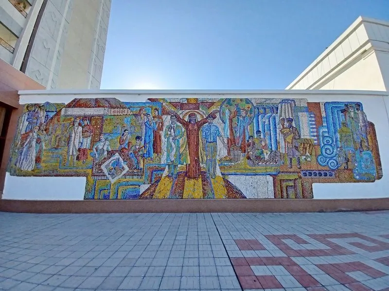 Mosaicos soviéticos en Nukus