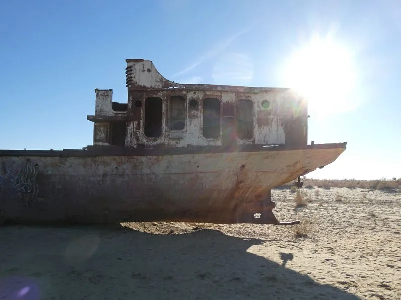 Barcos en el desaparecido mar de Aral, en Moynaq